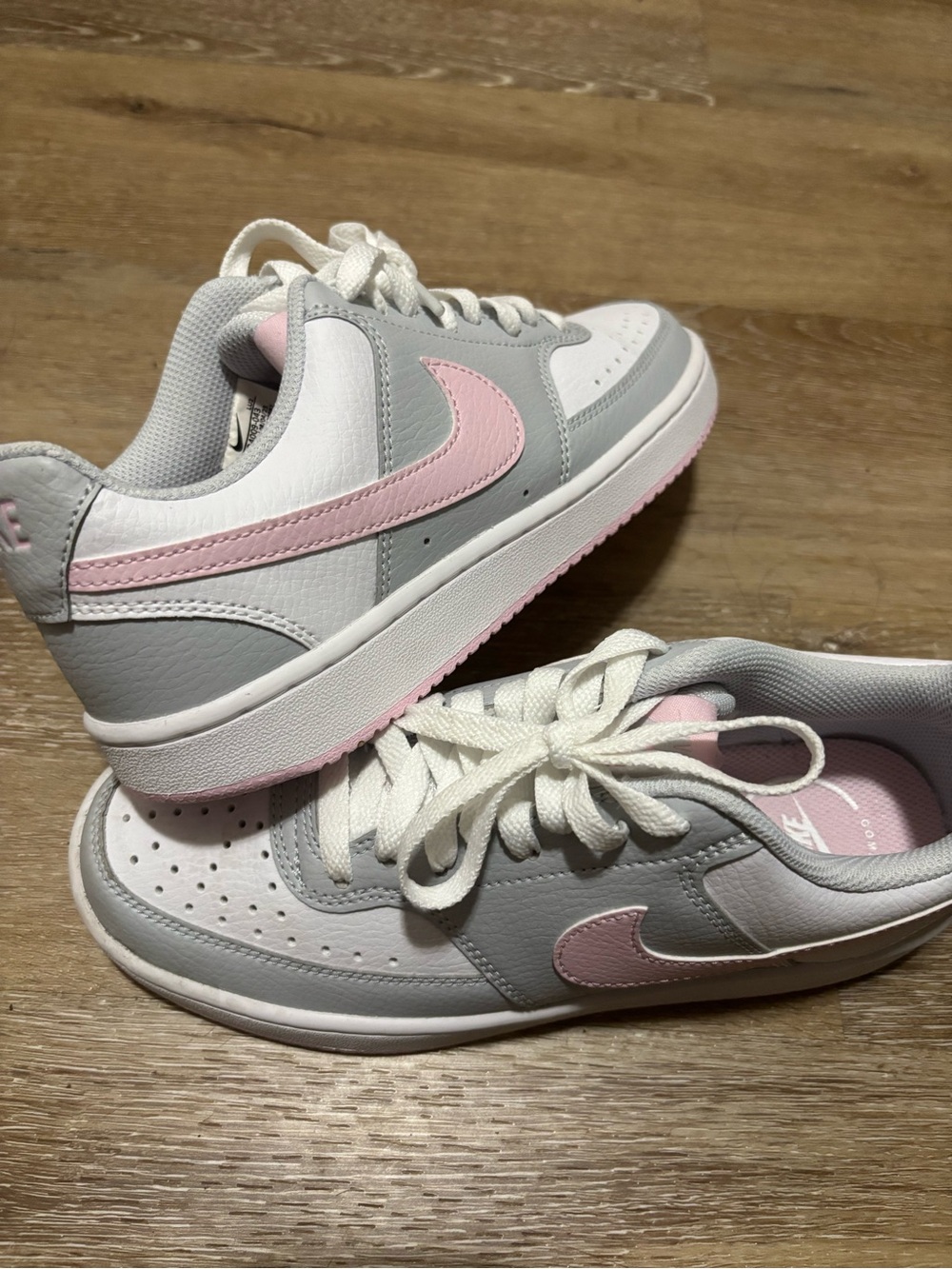 Nike Girls' Low-Top Sneakers in White, Gray & Pink